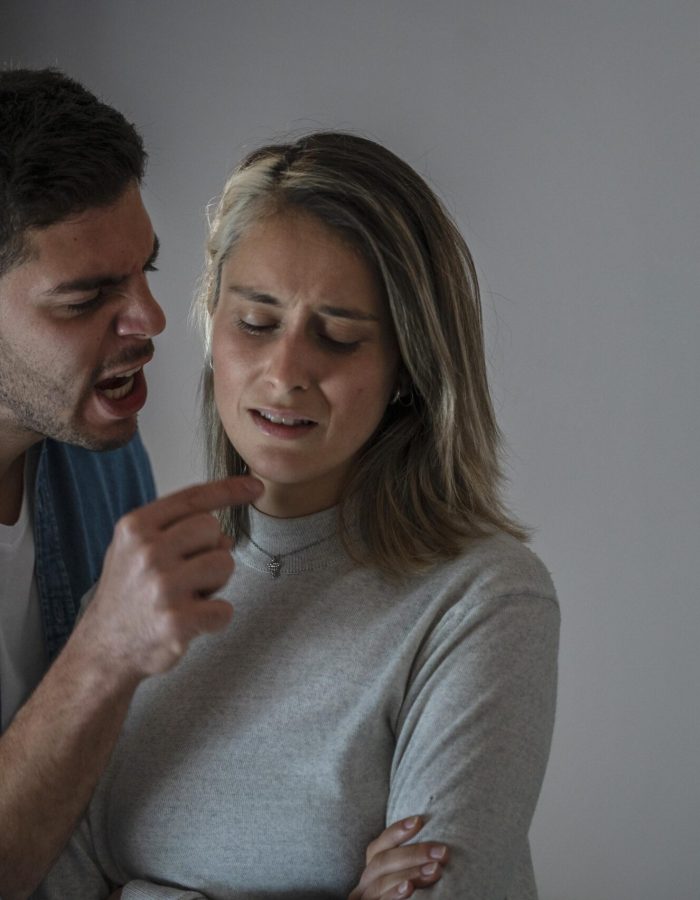 esposa-e-marido-brigando