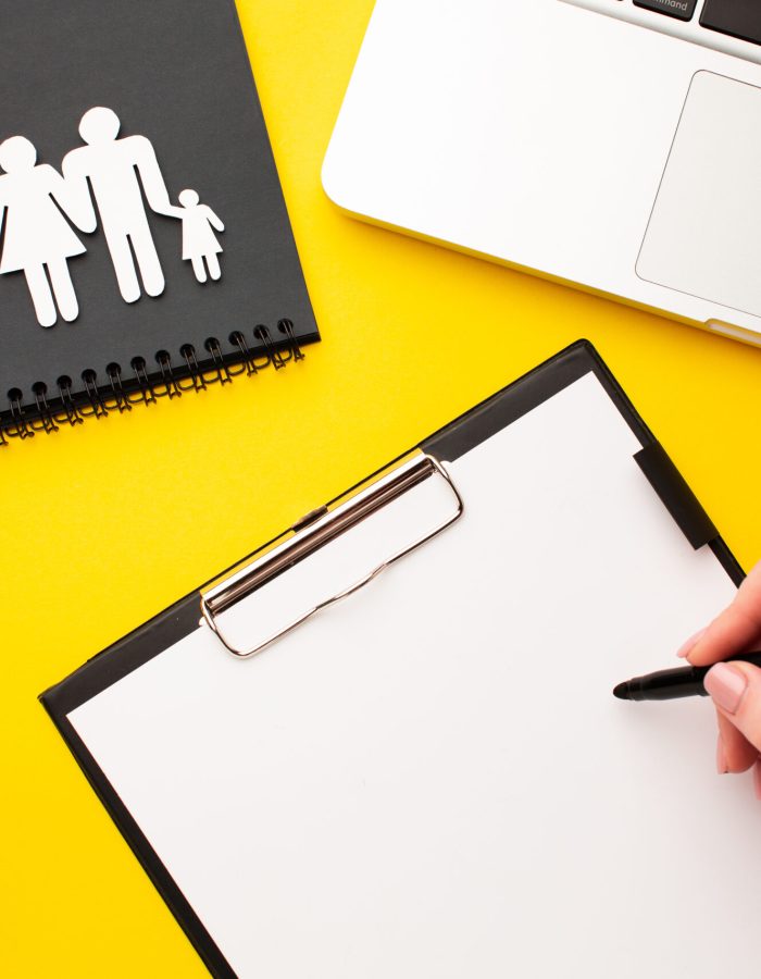 vista-superior-conceito-de-figura-de-familia